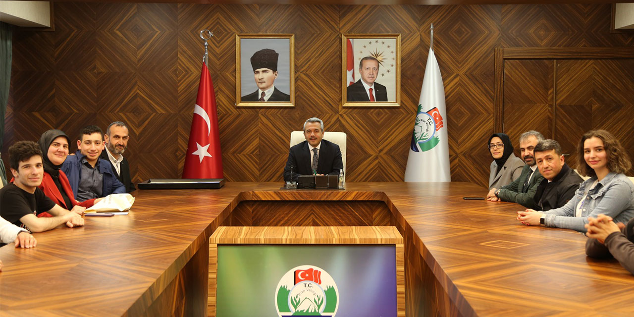 Otizmli Çocuklar Rize Valisi Baydaş’ı Ziyaret Etti