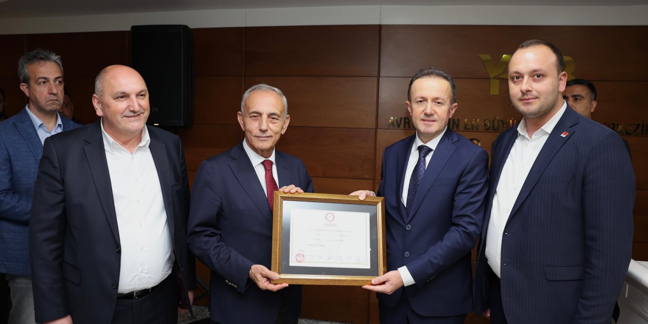 Küçükçekmece Belediye Başkanı Kemal Çebi, Mazbatasını Aldı