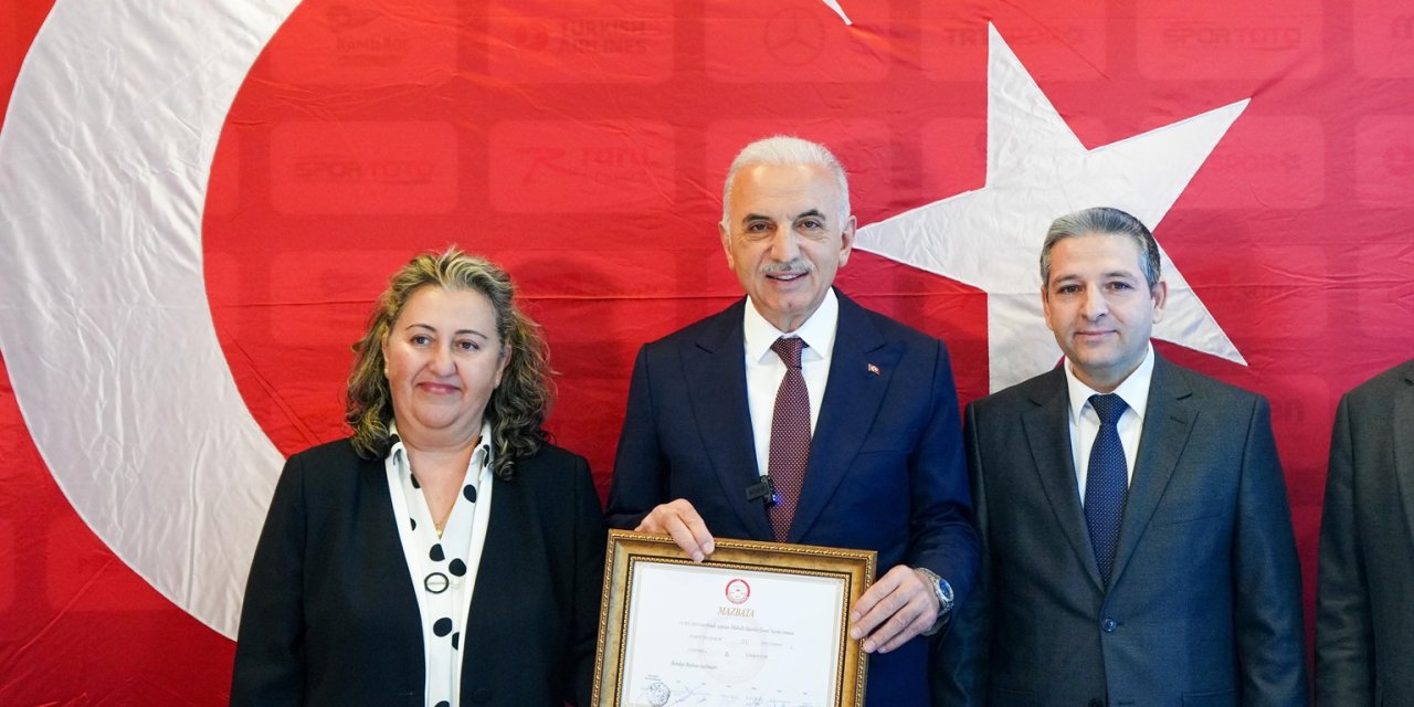 Ümraniye Belediye Başkanı İsmet Yıldırım Mazbatasını Aldı