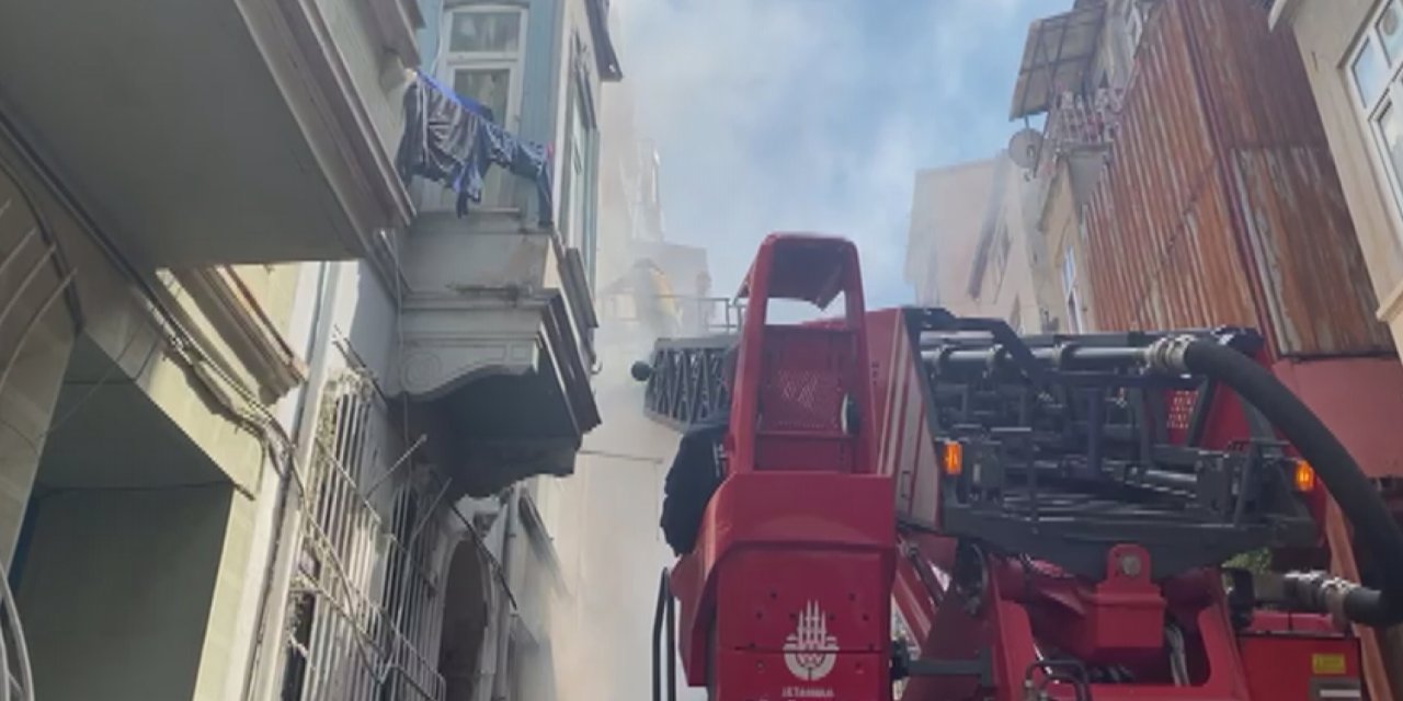 İstanbul - Beyoğlu'nda Yangın Paniği - 1