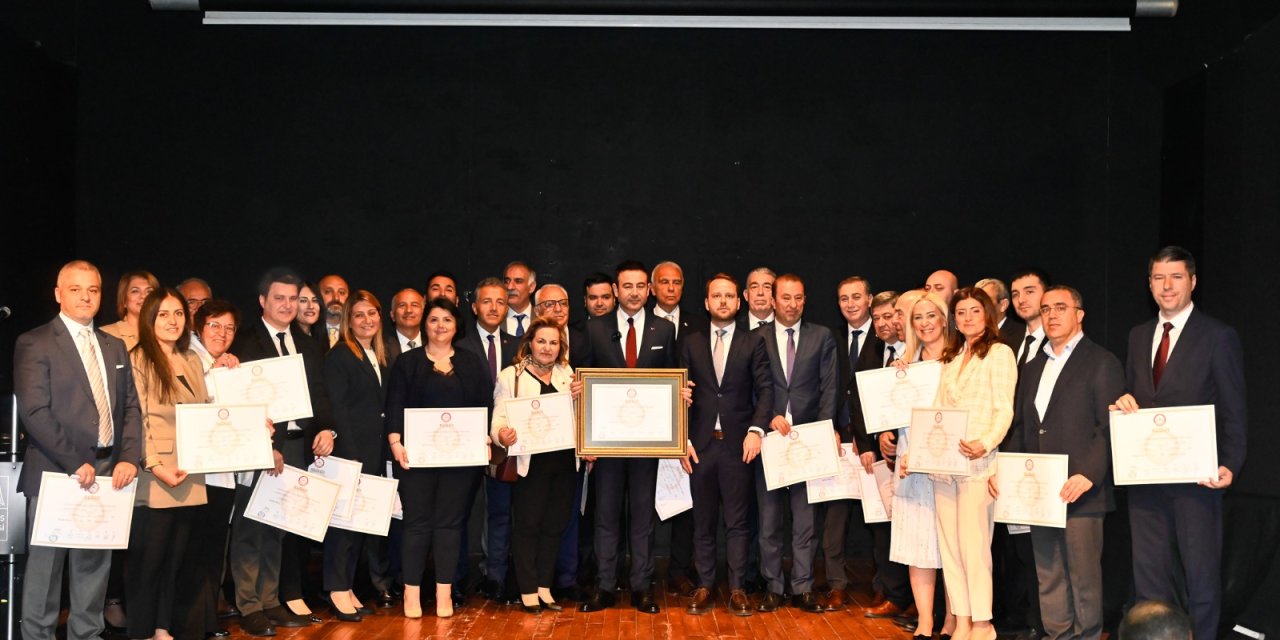 Beşiktaş Belediye Başkanı Rıza Akpolat Mazbatasını Aldı