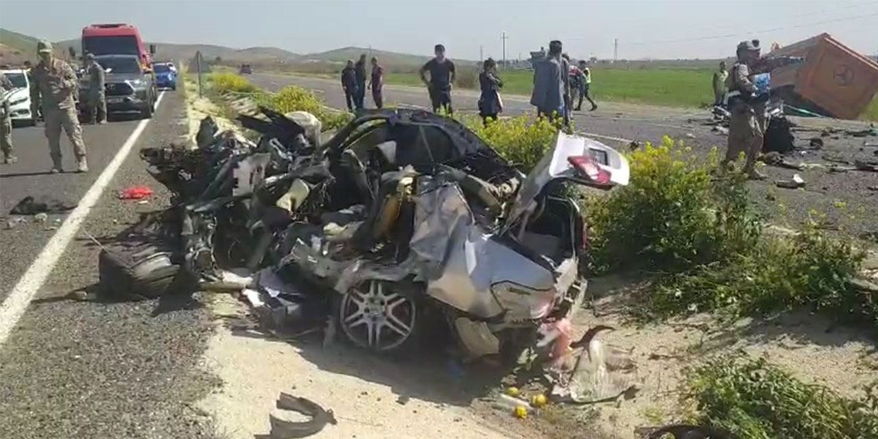 Şanlıurfa’da Otomobil İle Kamyon Çarpıştı: 2'si Çocuk 4 Ölü