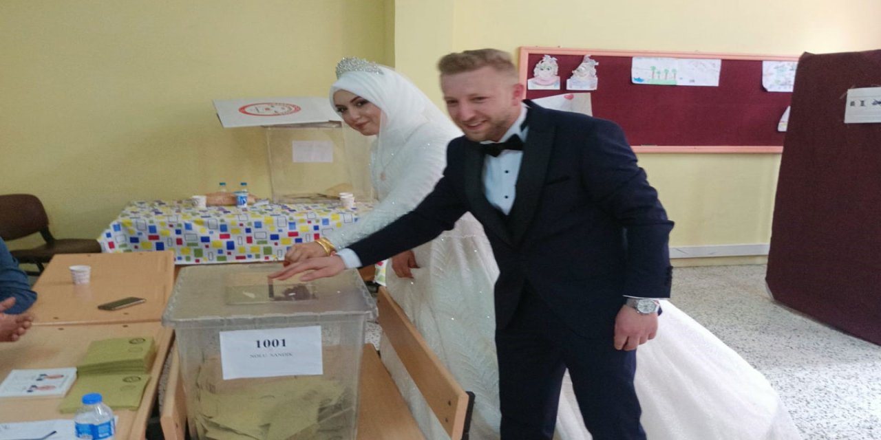 Amasya'da gelinle damat oy kullanıp düğüne geçti