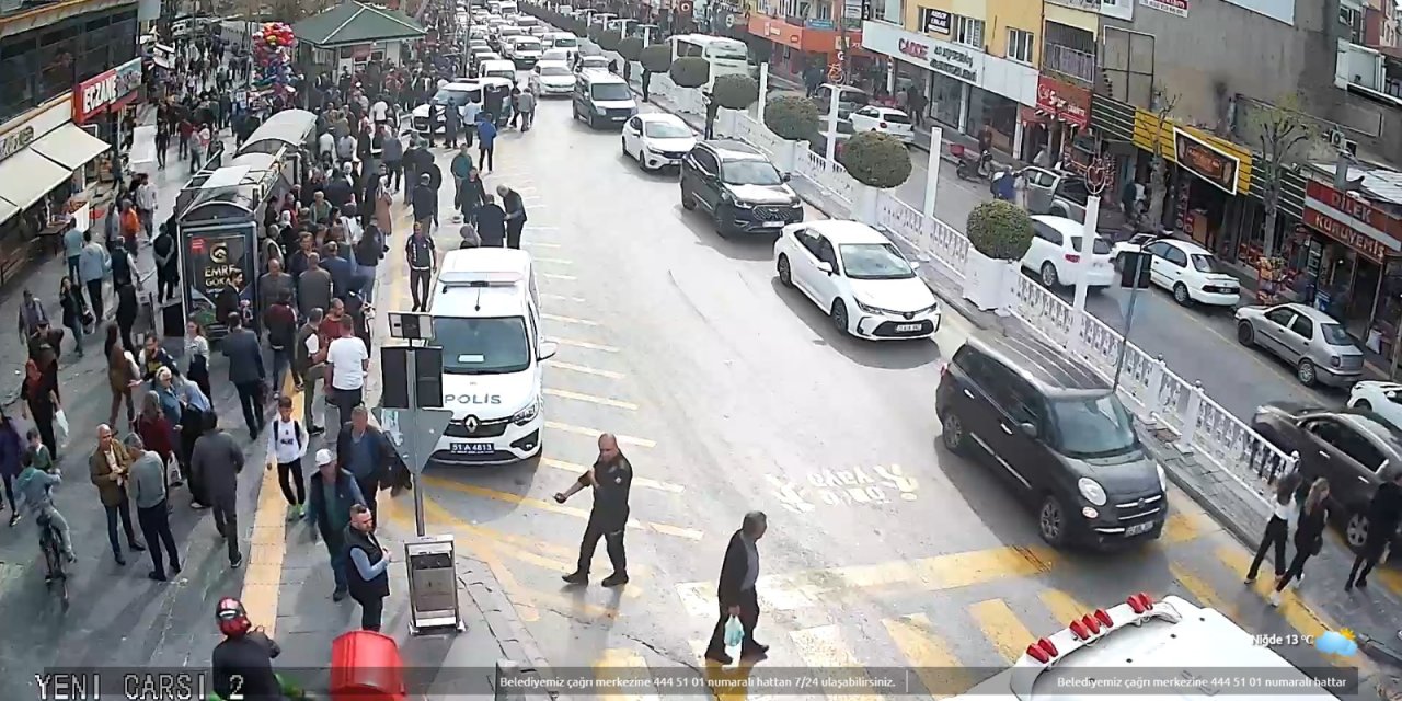 Otomobil Sürücüsü, Yol İstediği İçin Sopayla Saldıran Halk Otobüsü Şoförünü Tüfekle Vurdu