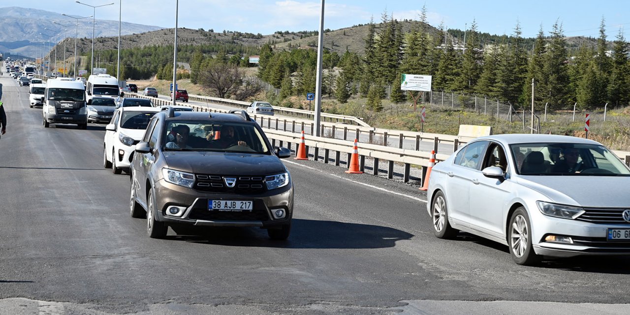 'Kilit Kavşak' Kırıkkale'de, Bayram Yoğunluğu Başladı