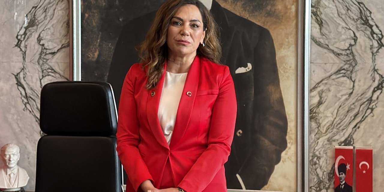 Tekirdağ’ın İlk Kadın Belediye Başkanı Yüceer, Mazbatasını Aldı