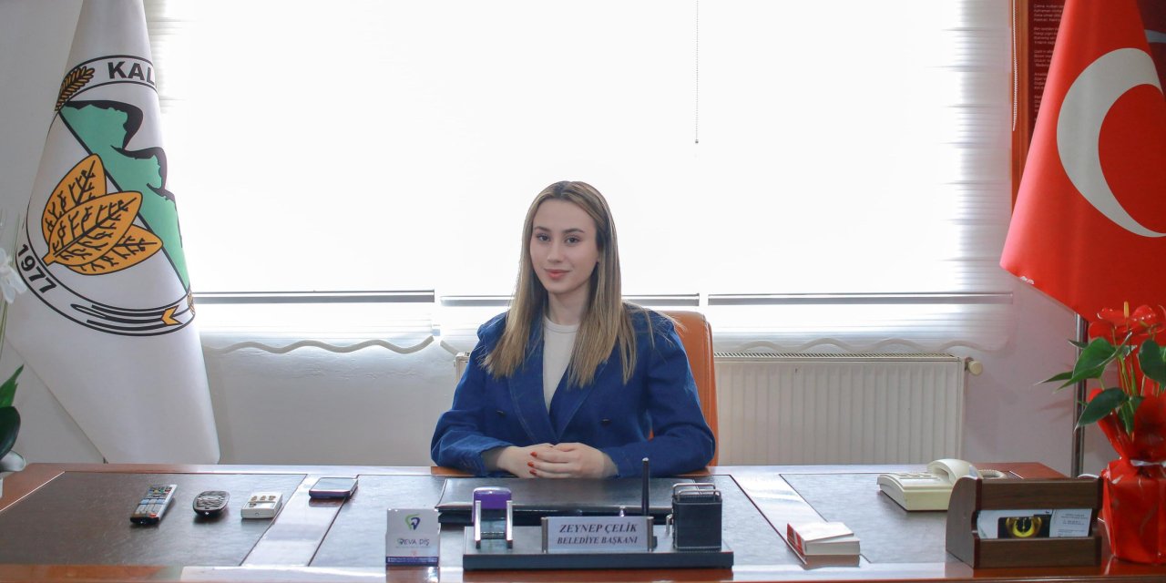 Türkiye'nin En Genç Belediye Başkanı Zeynep Çelik, Mazbatasını Aldı