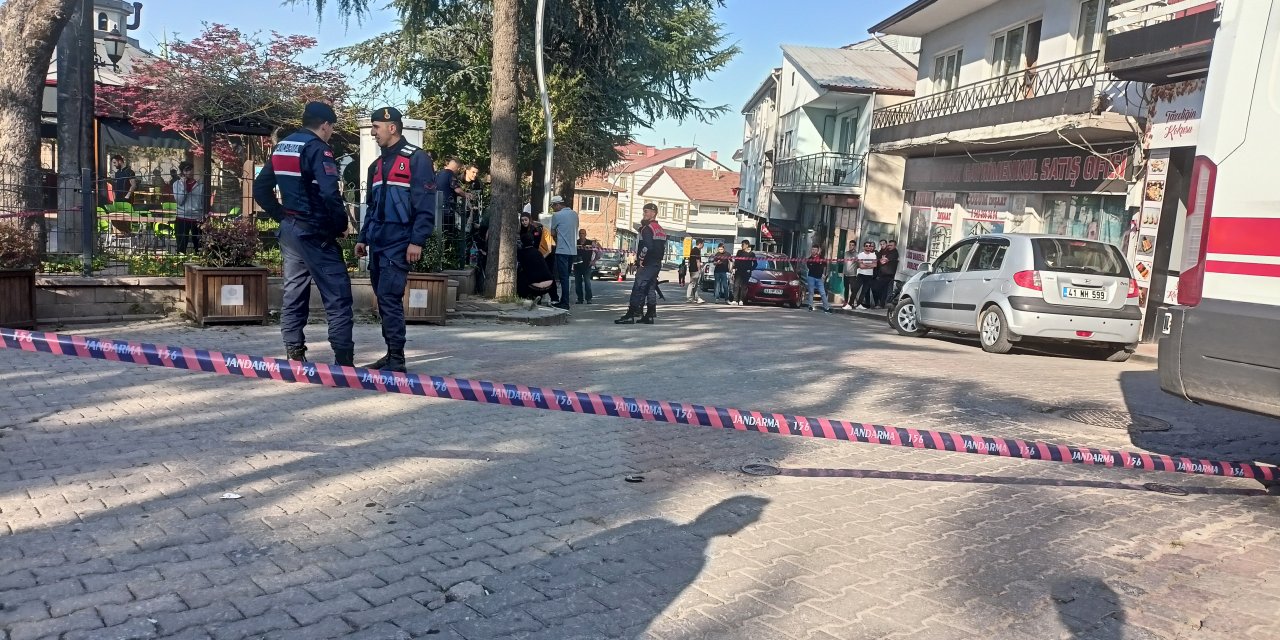 Tartışmayı Ayırmak İsteyen 2 Kişi Tabancayla Vuruldu