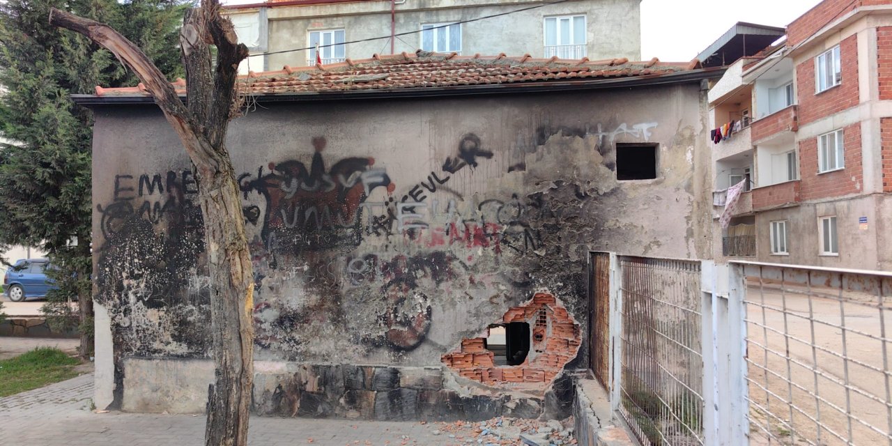 Bursa'da Mazbatasını Alan Muhtar, Hasarlı Muhtarlık Binası İle Karşılaştı