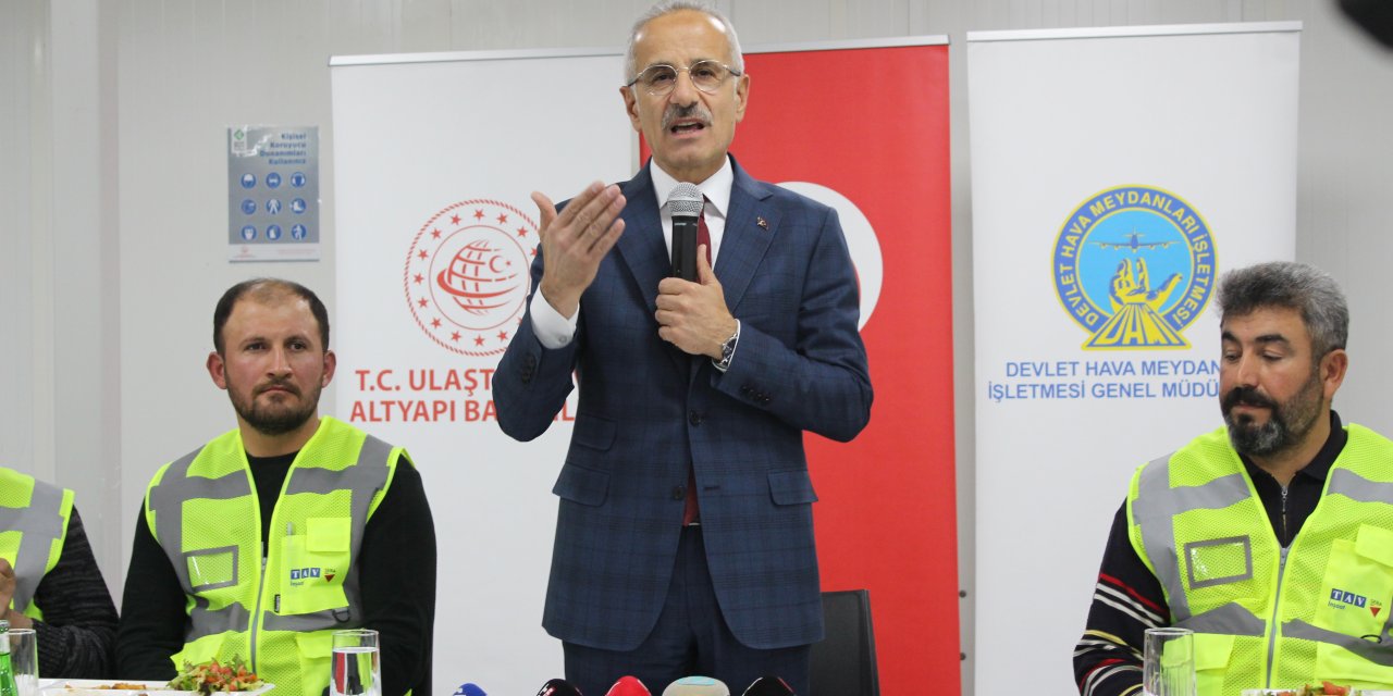 Bakan Uraloğlu, Esenboğa Havalimanı Şantiyesindeki İşçilerle İftar Yaptı