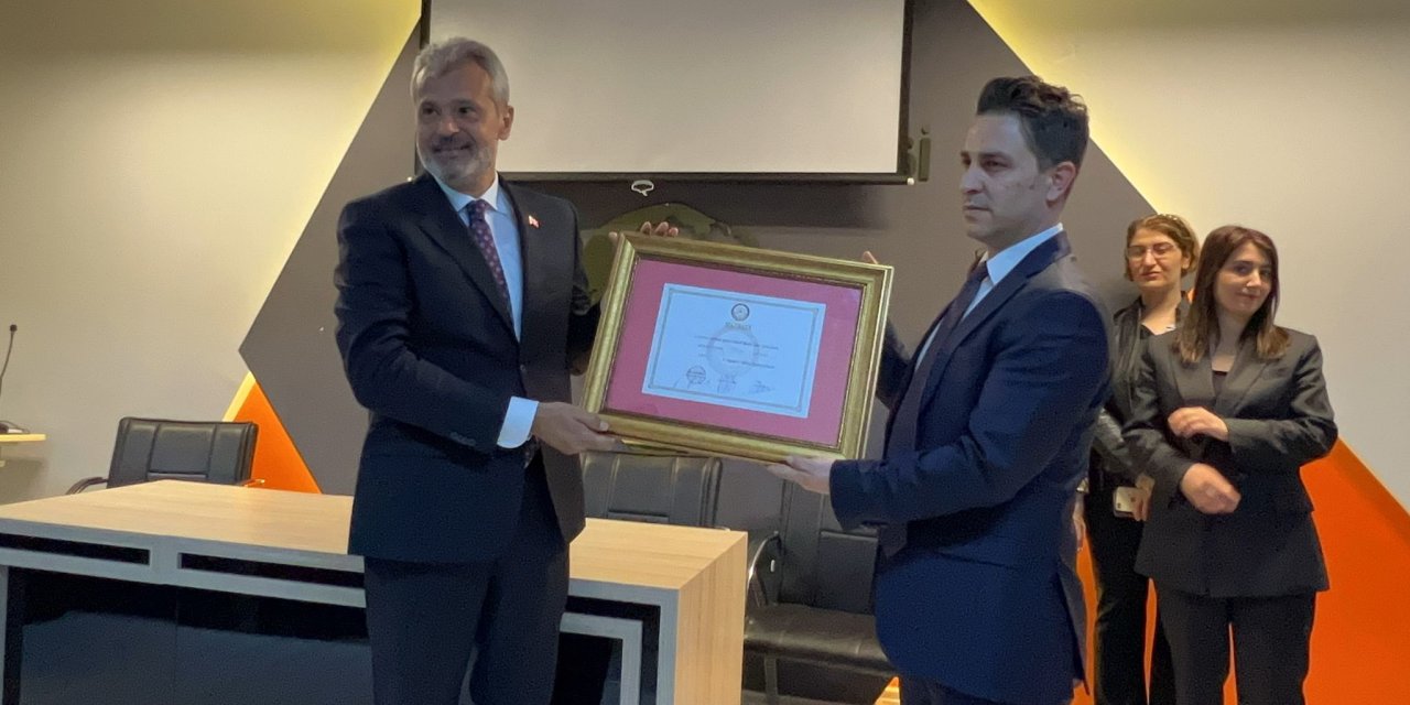 Hatay Büyükşehir Belediye Başkanı Ak Parti'li Öntürk, Mazbatasını Aldı