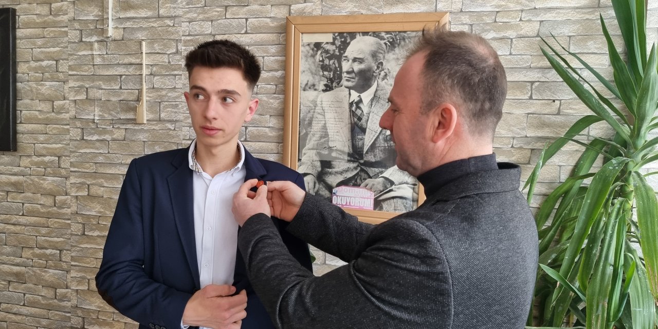 18 Yaşında Muhtar Oldu