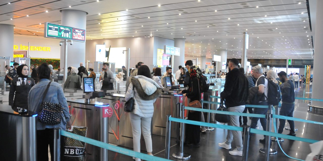 İstanbul- İstanbul Havalimanı'nda Bayram Tatili Yoğunluğu Devam Ediyor
