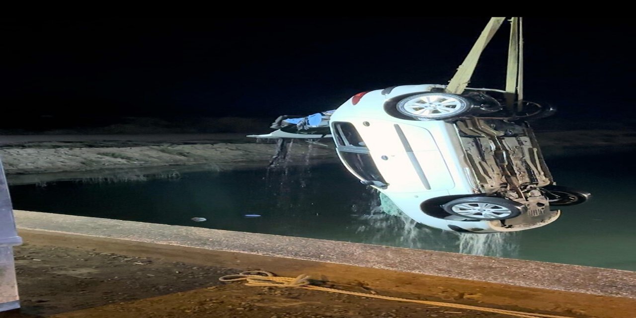 Otomobil Kanala Uçtu; 2 Ölü