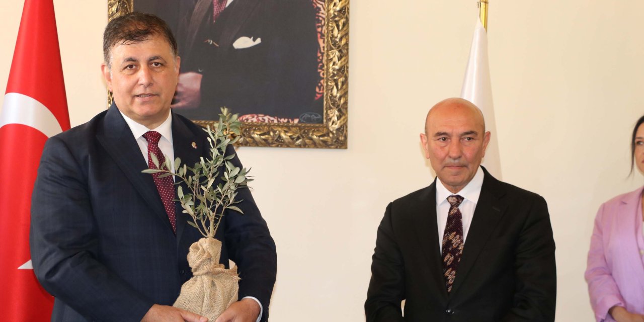 İzmir Büyükşehir Belediyesi'nde Devir Teslim Yapıldı