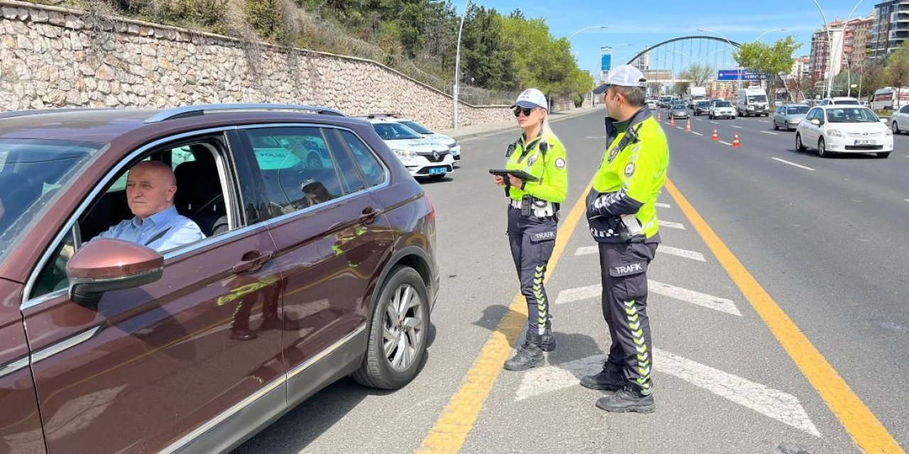 Ankara'da Bayram Tatili Nedeniyle 2 Bin Polisle Trafik Denetimi