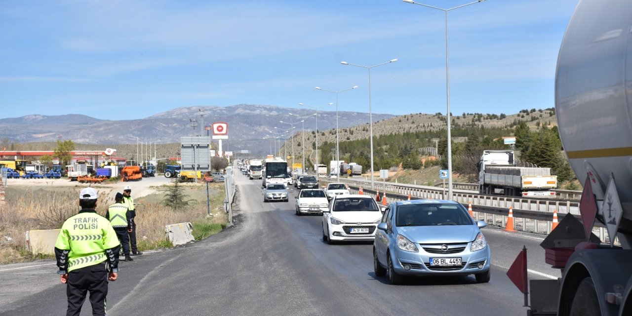 'Kilit Kavşak' Kırıkkale'de Bayram Tatili Trafiği