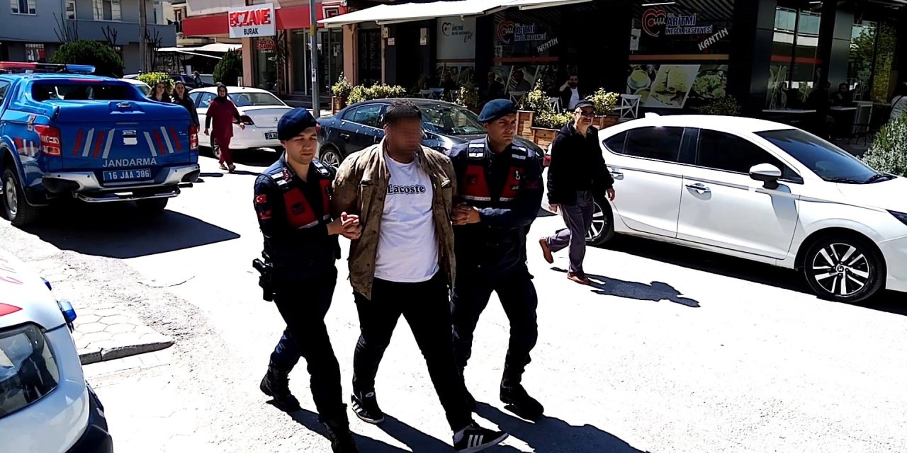 'Şaka' Yapan Arkadaşını Bıçaklayan Şüpheli, Adliyede