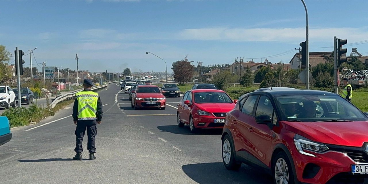 İstanbul-tekirdağ Kara Yolunda Bayram Yoğunluğu