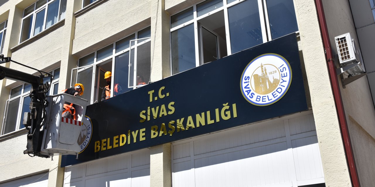 Sivas Belediyesi’nin Tabelasına 'T.c.' İbaresi Eklendi