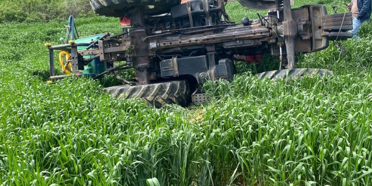 Devrilen Traktörün Altında Kalarak Öldü