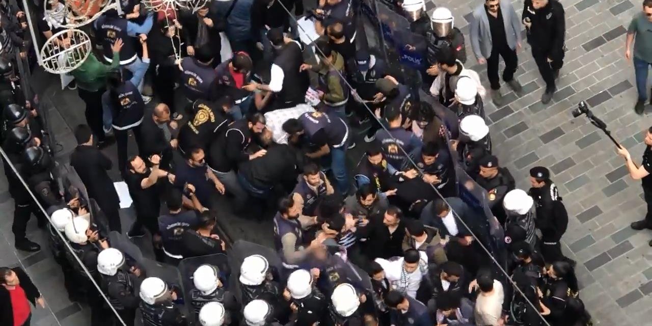 İstanbul - Bakan Yerlikaya'dan İsrail Protestosuyla İlgili Açıklama: 2 Emniyet Görevlisi Açığa Alındı