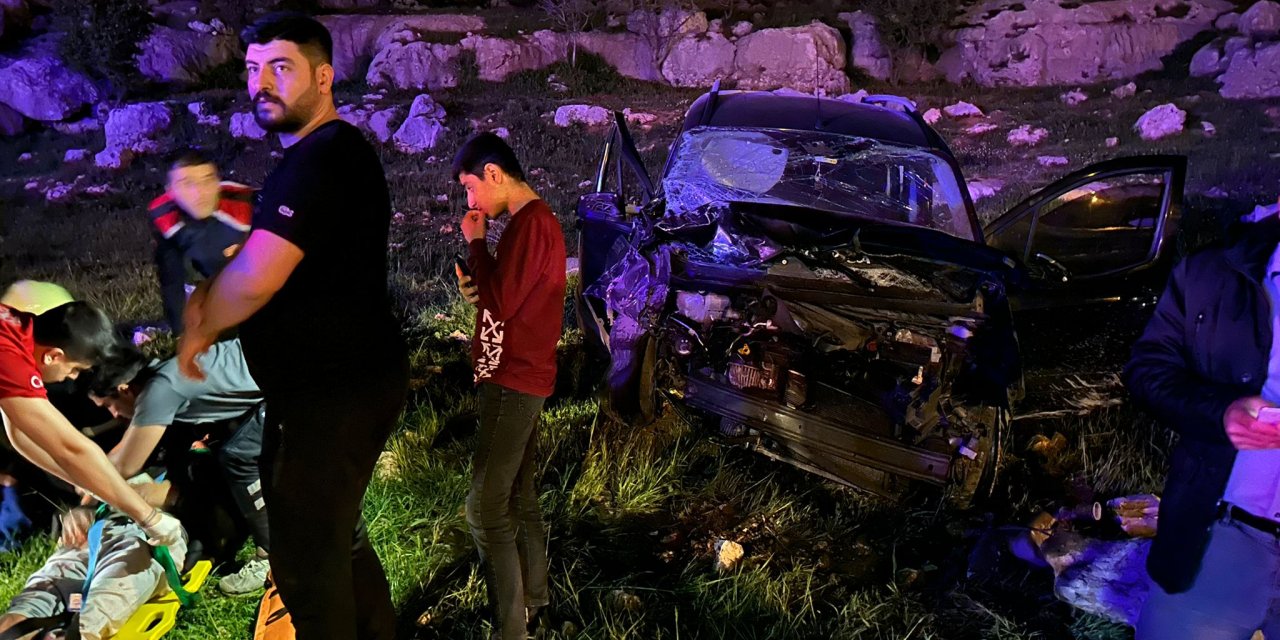 Mardin'de Otomobil İle Hafif Ticari Araç Çarpıştı: 6 Yaralı