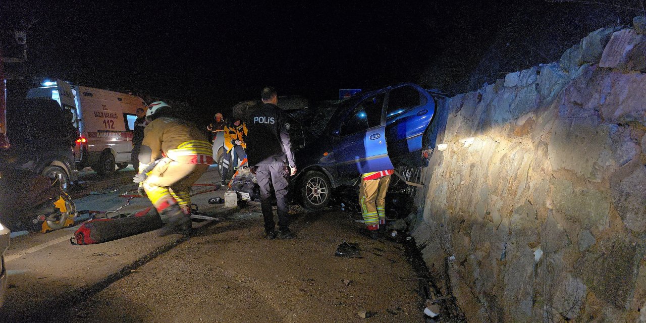 Düzce'de 3 Araç Zincirleme Kazaya Karıştı: 1 Ölü, 4 Yaralı