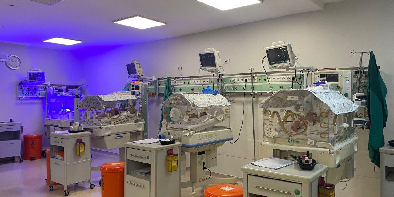 Bir Yıl Arayla 'Bağırsak Felcine' Yakalanan Kız Kardeşler Literatüre Girdi