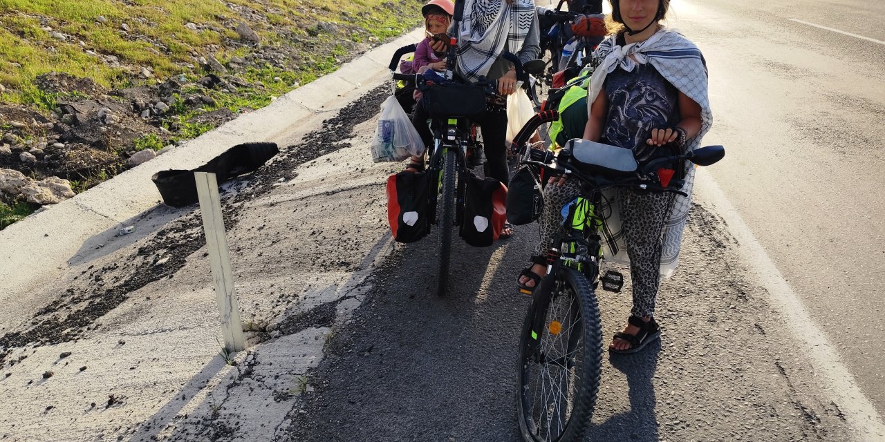 Fransa’da Yola Çıkan Çift, 4 Çocukları İle İsrail’e Tepki İçin 3 Yıldır Pedal Çeviriyor