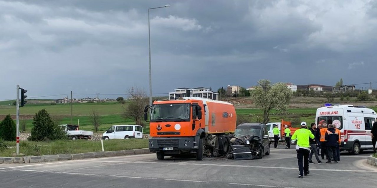 Hafif Ticari Araçla Kamyon Çarpıştı: 3’ü Çocuk 5 Yaralı