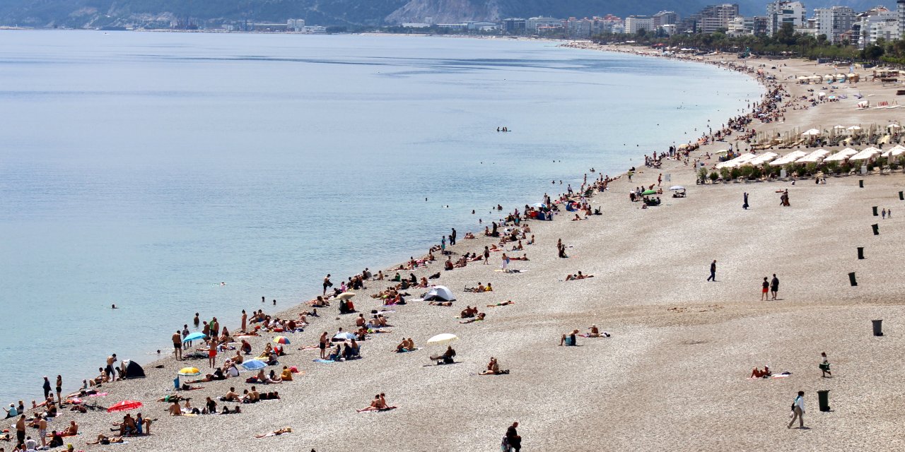 Konyaaltı Sahili'nde 'Bayram Tatili' Yoğunluğu
