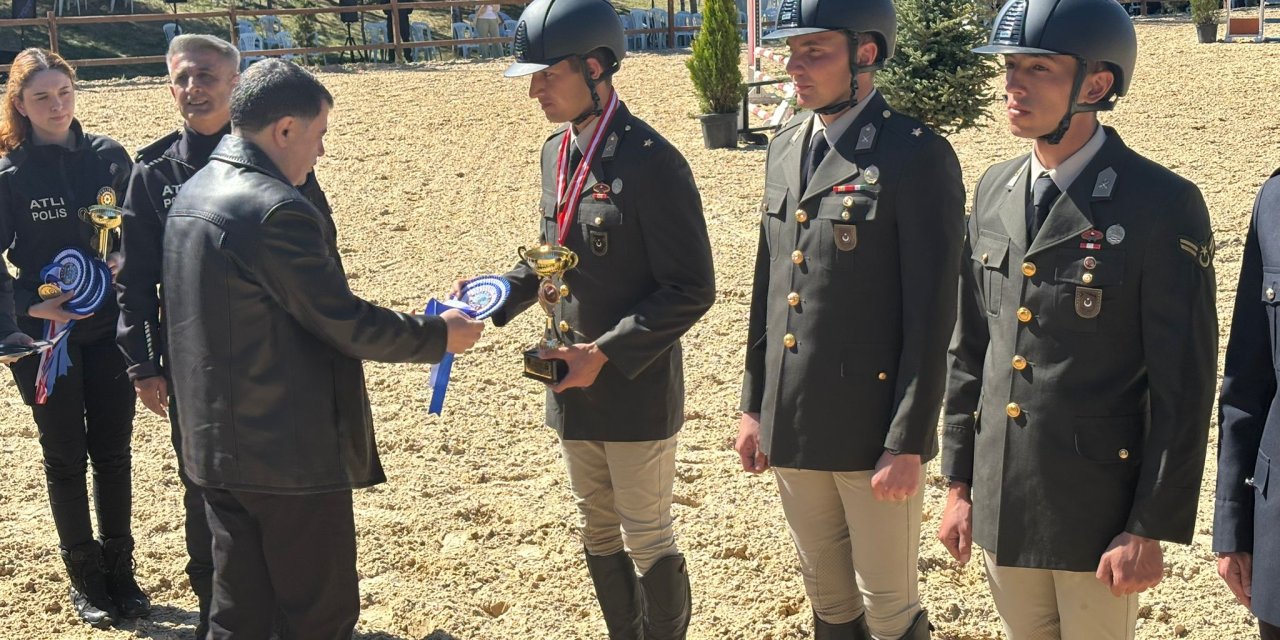 Ankara'da '10 Nisan Binicilik Yarışları' Yapıldı