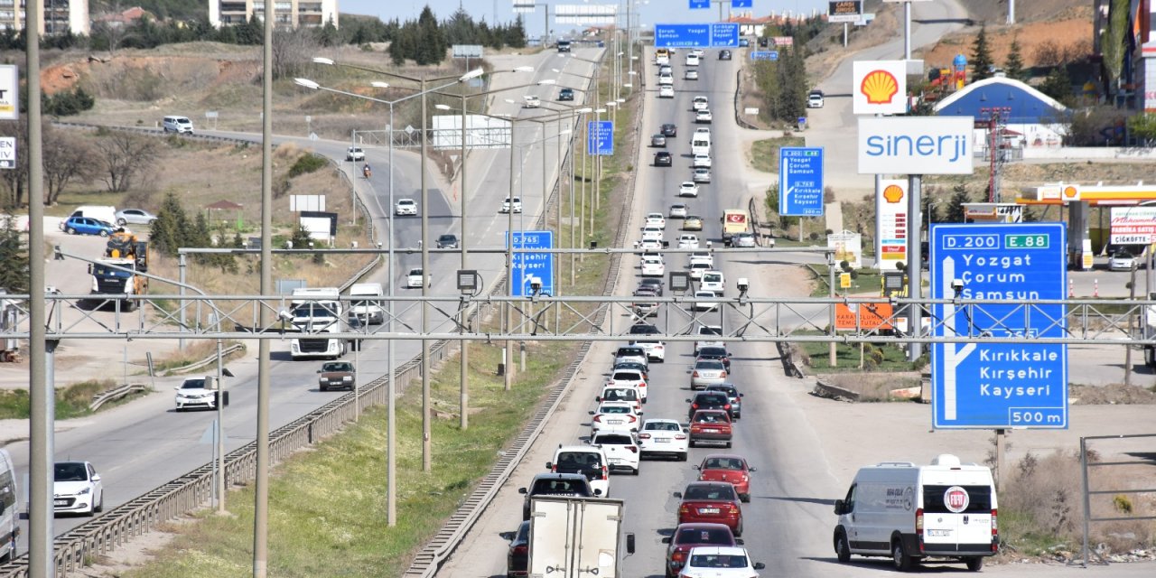 'Kilit Kavşak' Kırıkkale'de Trafik Yoğunluğu