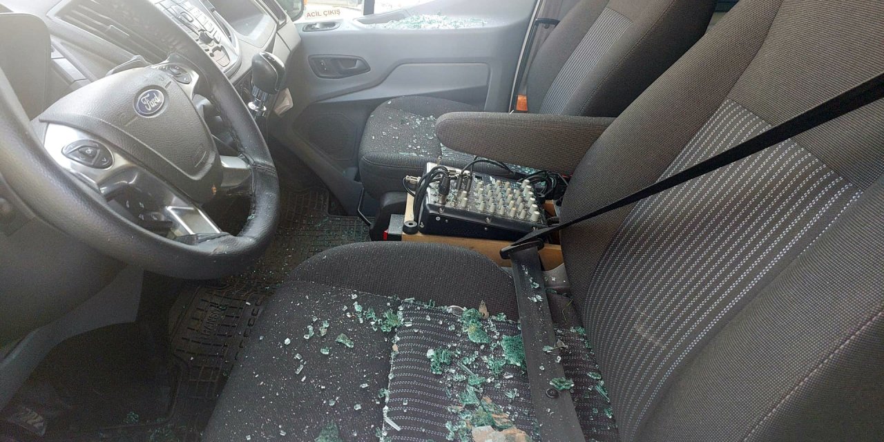 Samsun'da Chp'nin Aracına Taşlı, Bıçaklı Saldırı