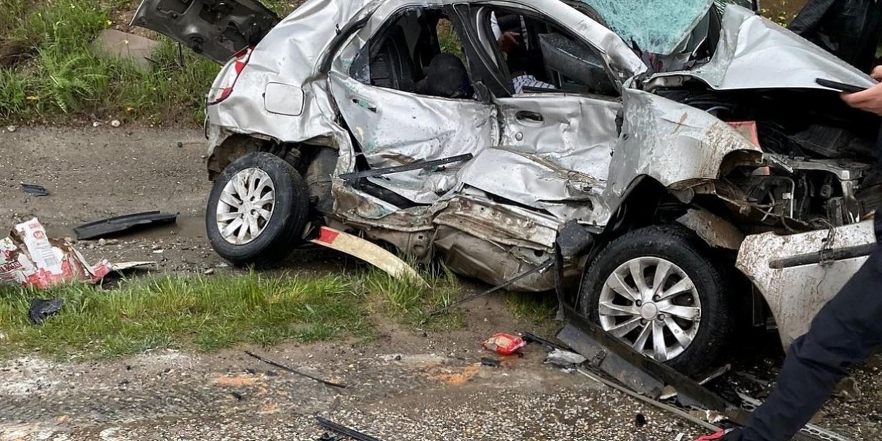 Adıyaman'da Hafriyat Kamyonuyla Çarpışan Otomobildeki 2 Kişi Öldü