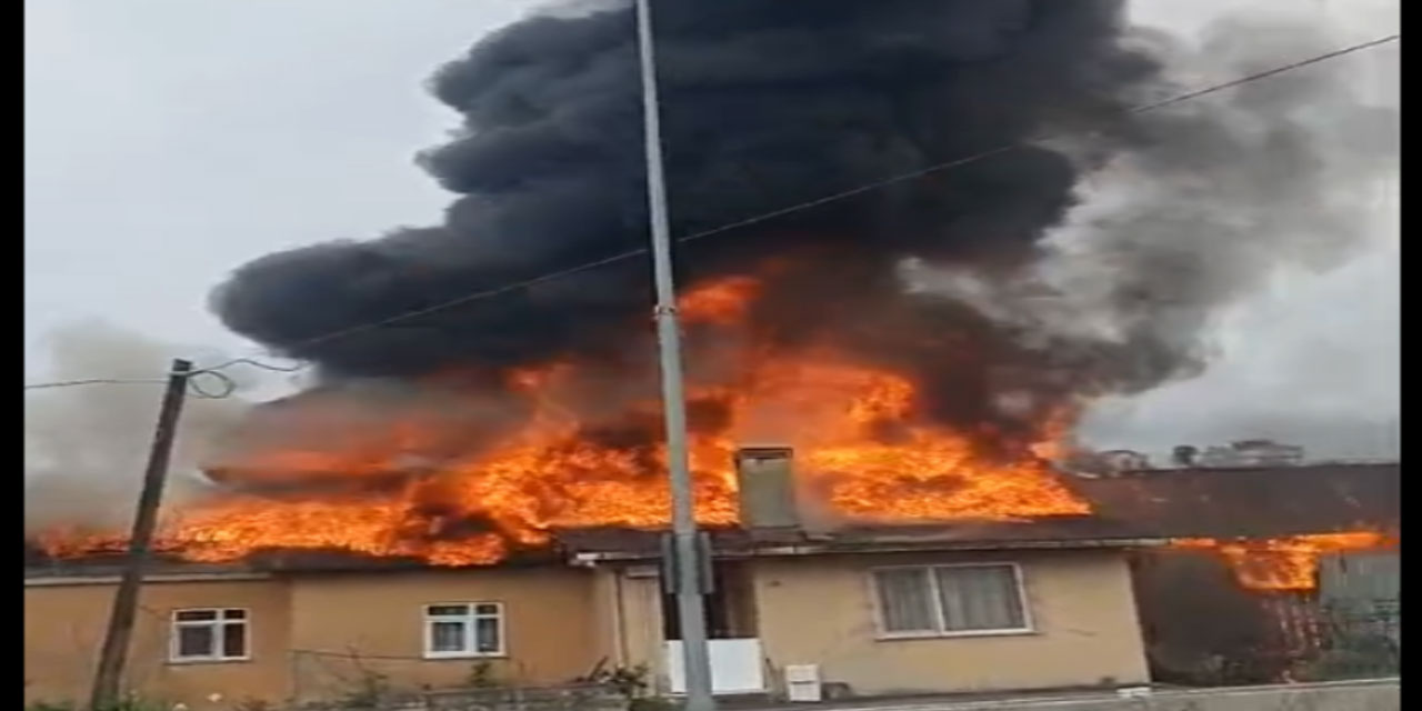 Rize’de çatı yangını
