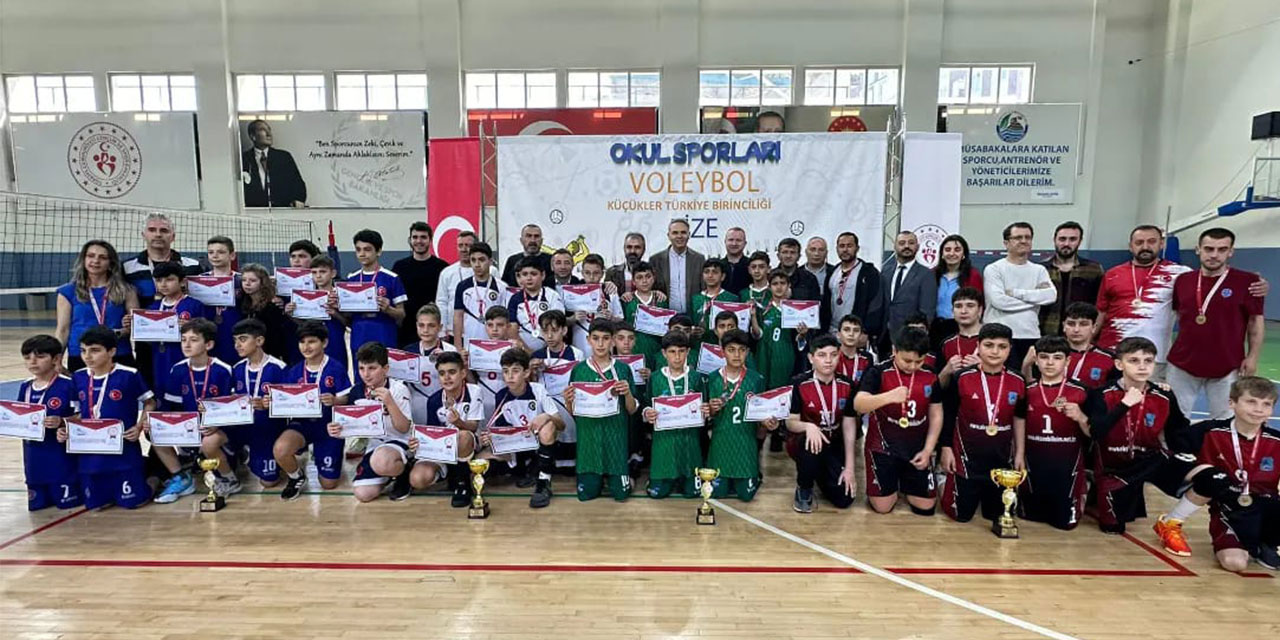 Rize'de Düzenlenen Voleybol Küçükler Türkiye Birinciliği Sona Erdi!