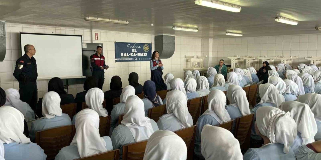 Jandarma fabrika çalışanı kadınları KADES hakkında bilgilendirildi