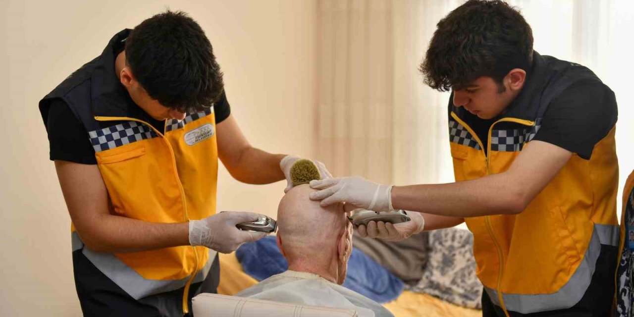 Engelli ve yaşlıların bayram tıraşı belediyeden