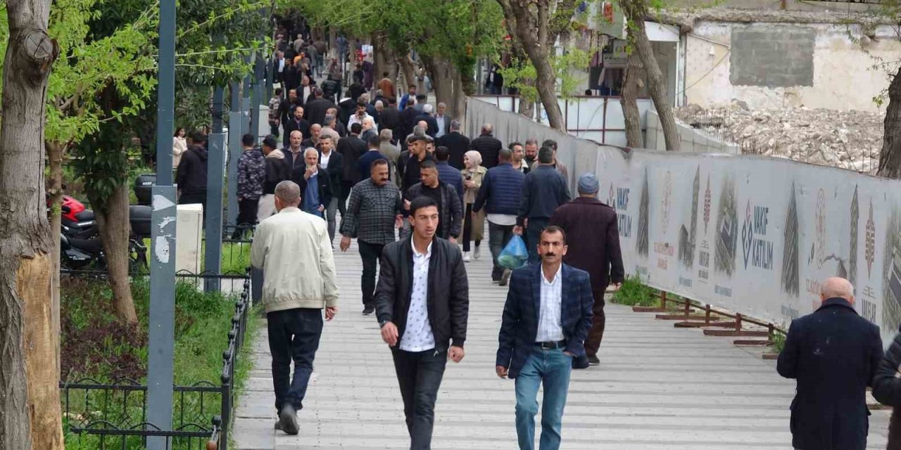 Siirt’te çarşı ve pazarda bayram yoğunluğu