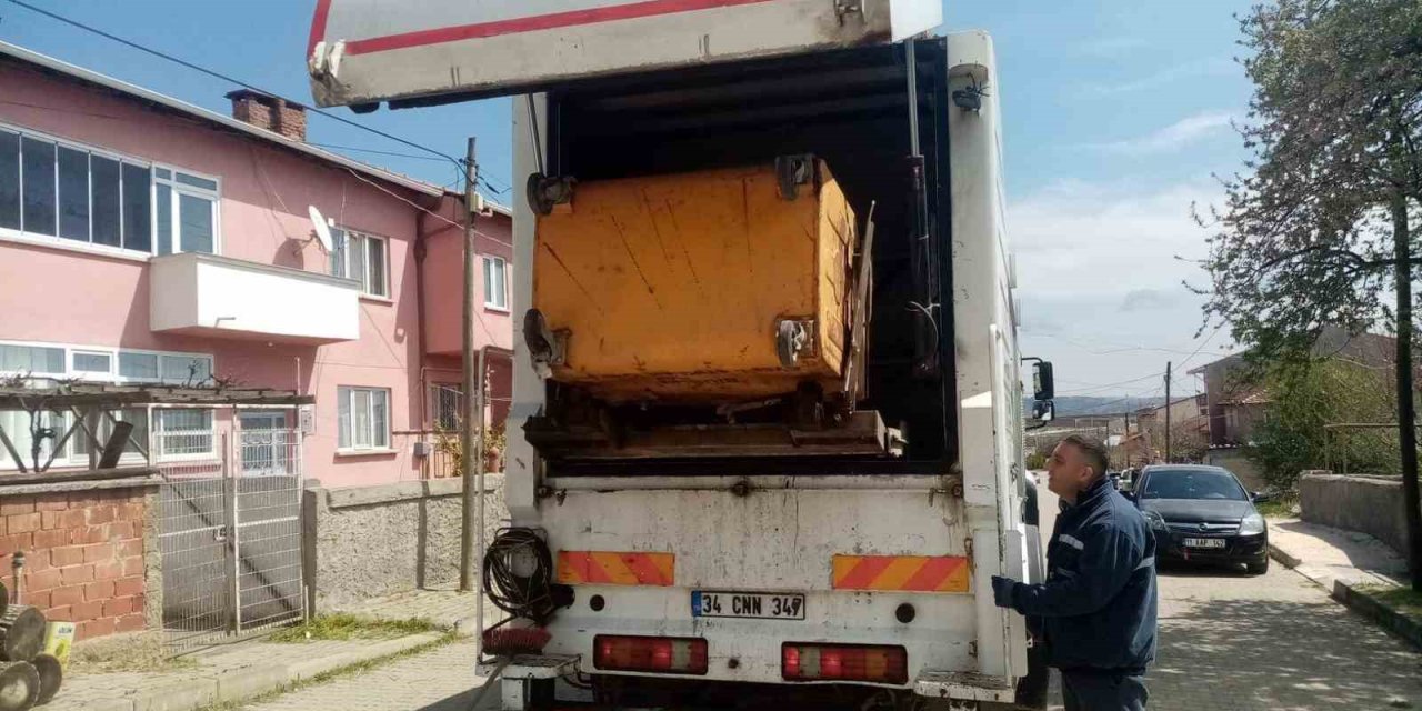 Pazaryeri’nde çöp konteynerleri yıkandı