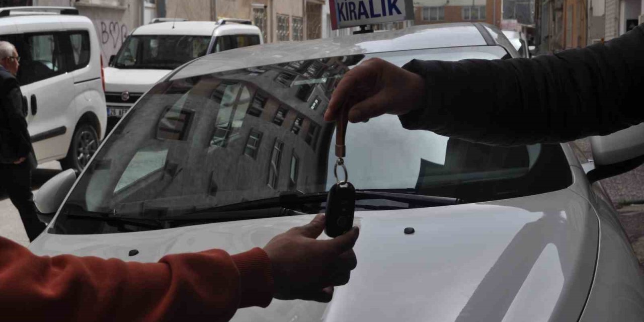 Ramazan Bayramı’nda seyahat edecek vatandaşlar kiralık araçlara yoğun talep gösterdi