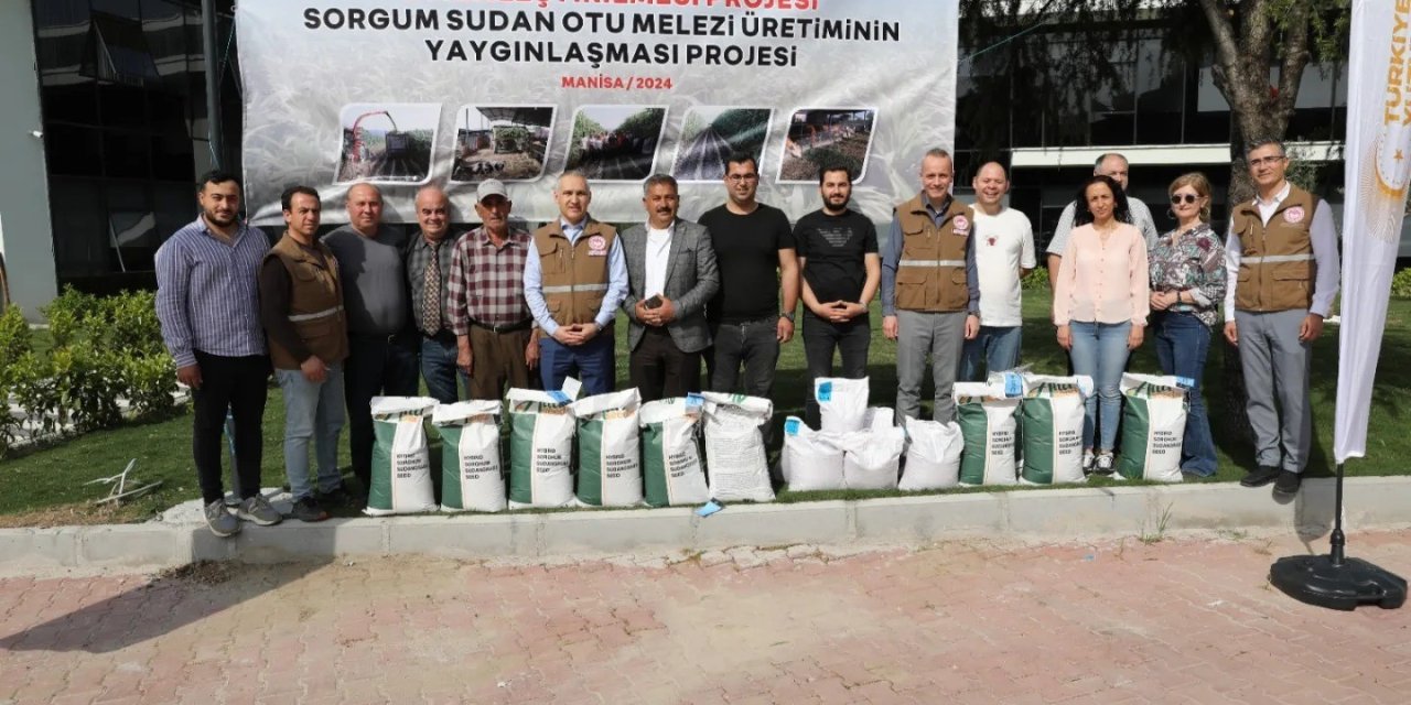 Manisalı Çiftçilere 3 Bin 100 Kilo Sorgum Tohumu Dağıtıldı