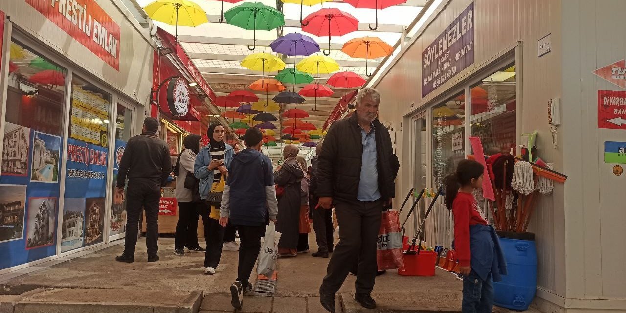 Deprem Bölgesi Malatya’da Konteyner Çarşılarda Yoğunluk Yaşanıyor