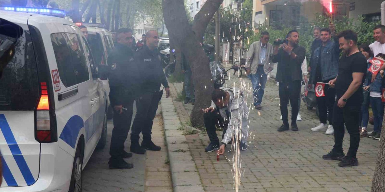 Kavga ihbarına gelen polis ekipleri otizmli çocukların mutluluklarına ortak oldu