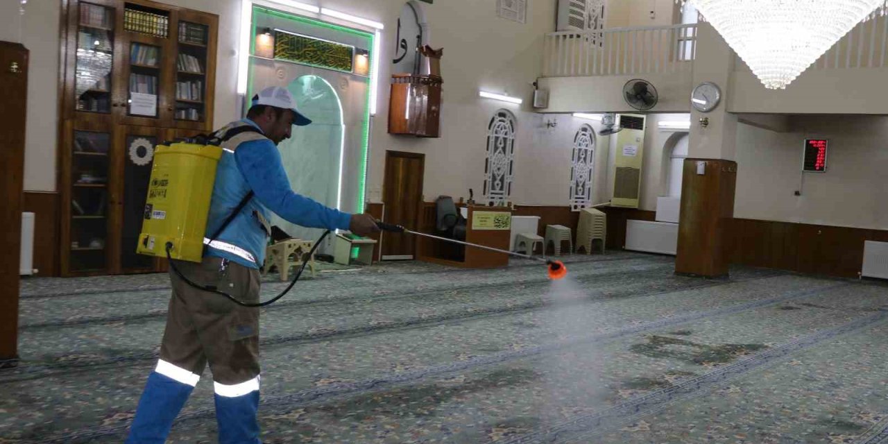 Şanlıurfa’da Camiler Gül Suyu İle Bayrama Hazırlandı