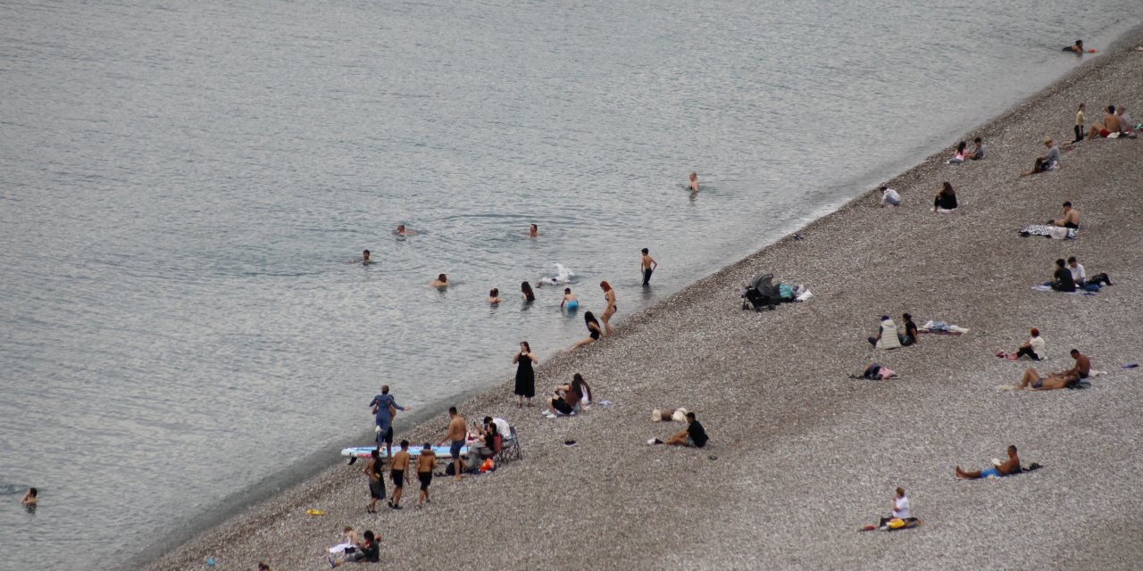 Konyaaltı Sahili'nde 'Bayram Tatili' Yoğunluğu