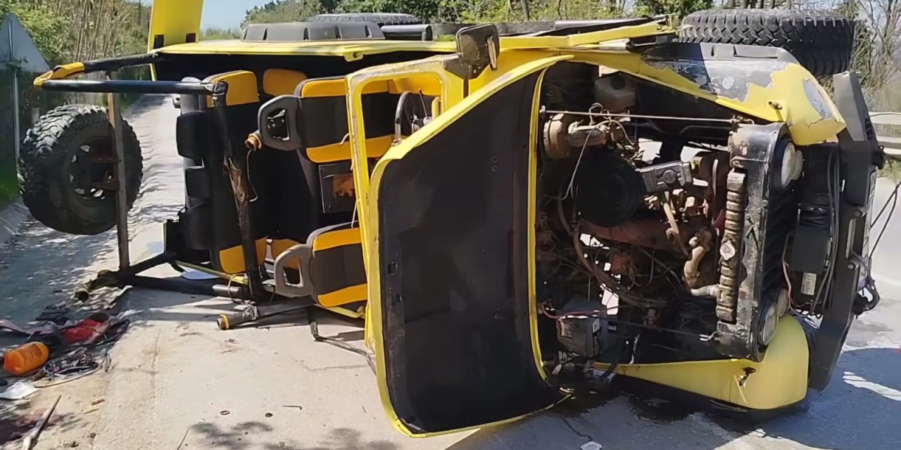 Sakarya'da Cip Devrildi; 2 Kardeş Yaralandı