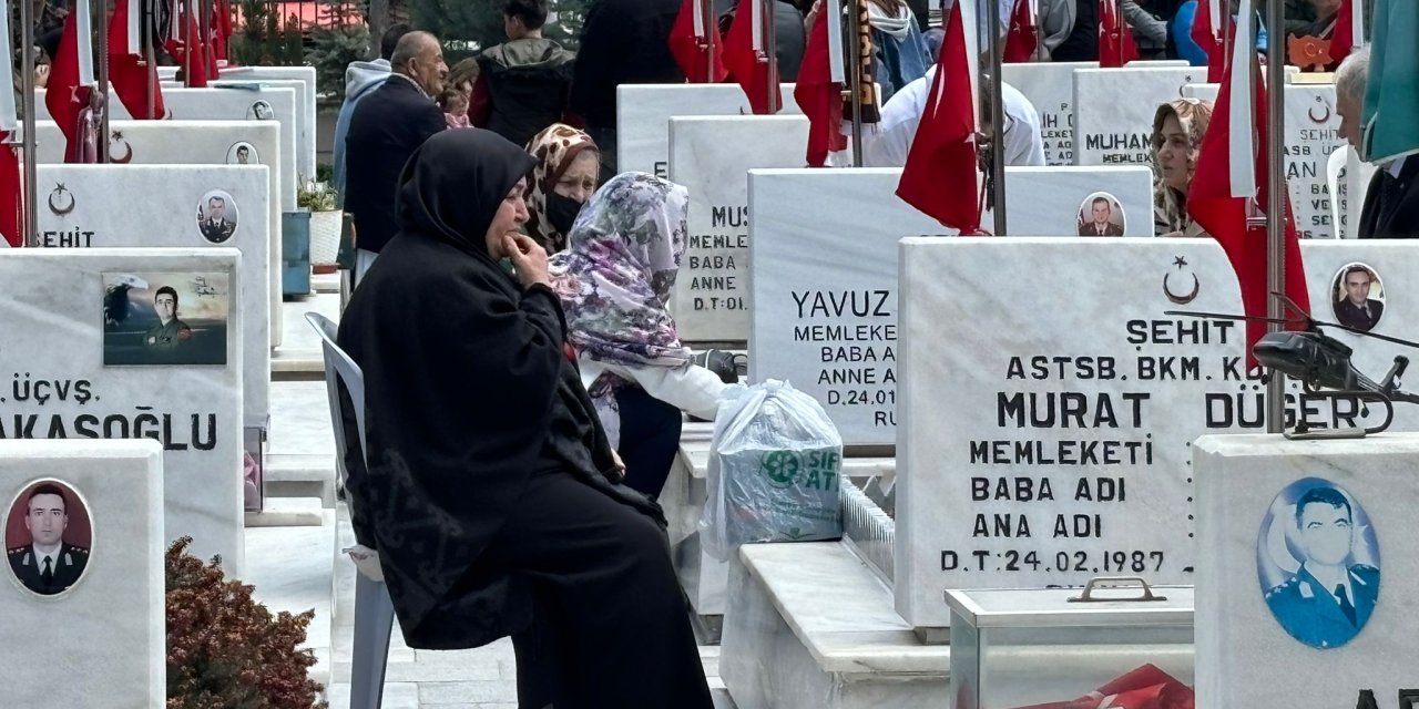 Ankara'da Arife Gününde Şehitlikler Ziyaretçilerle Doldu
